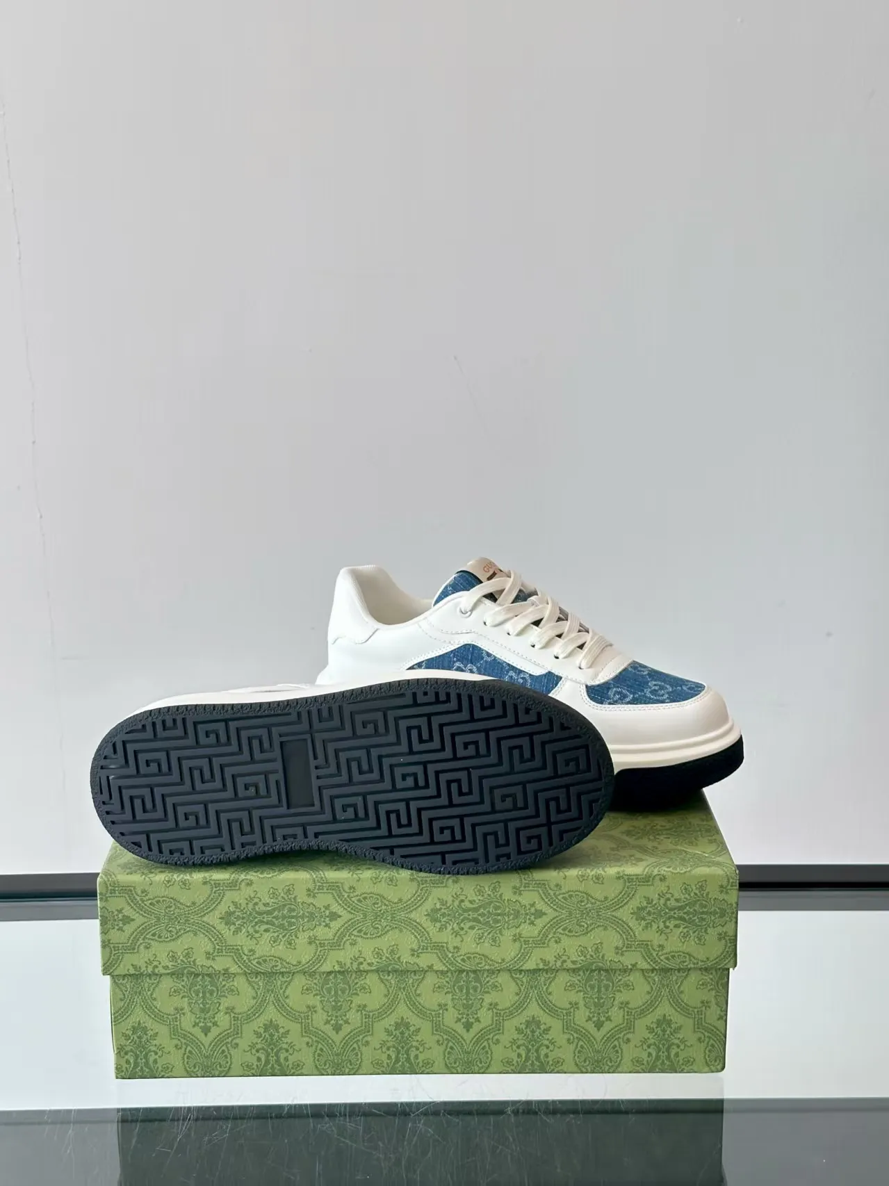 Factory price: 480💰New men's shoes GUCCI [Lightning] latest shoes shipped. Original quality, fashionable, special materials, sheepskin lining, new packaging. The foot feels super comfortable and the workmanship is impeccable. Size: 38-44, customized 45